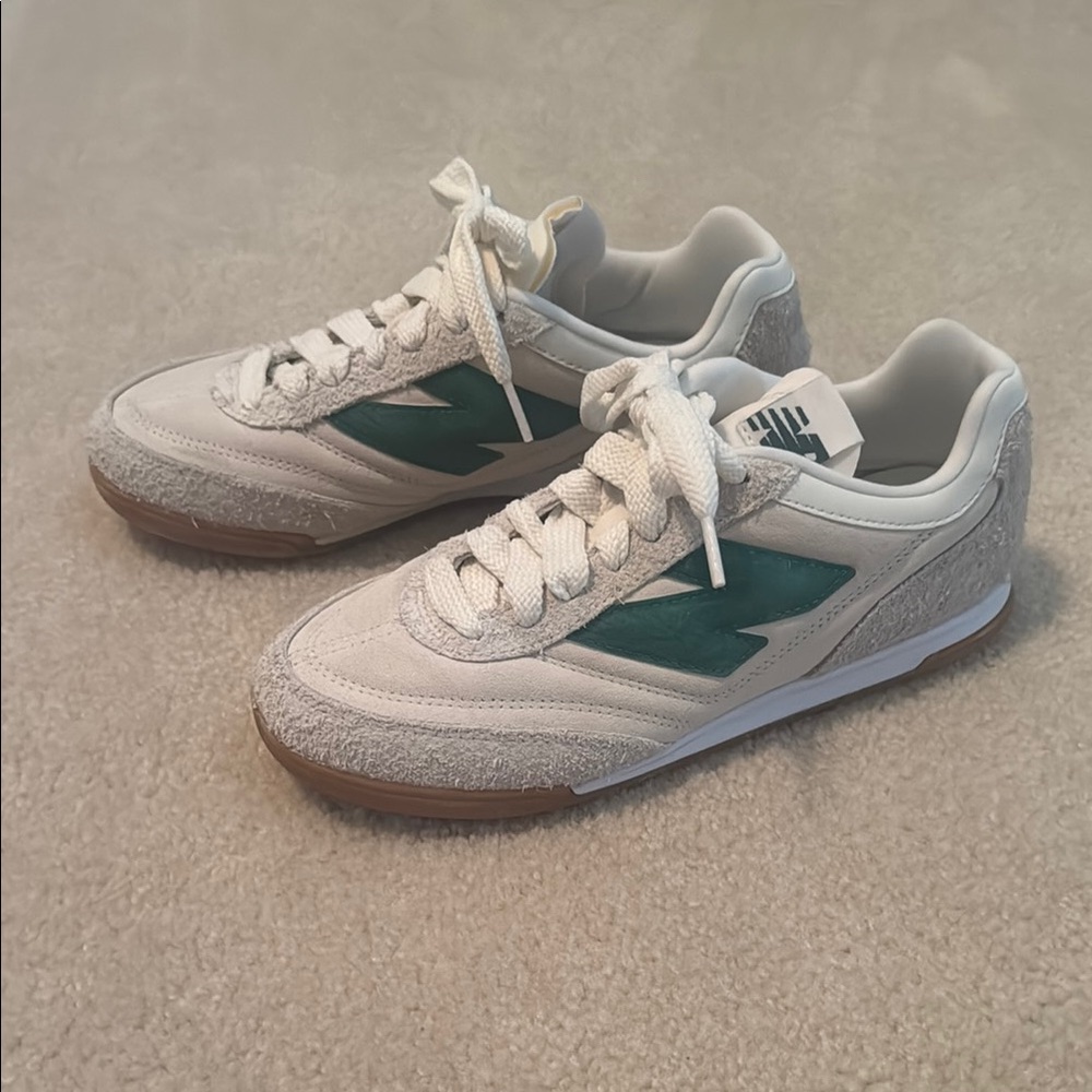 Reduced! New Balance RC42 White and Green Sneakers size 7.5 (fit women’s size 9)